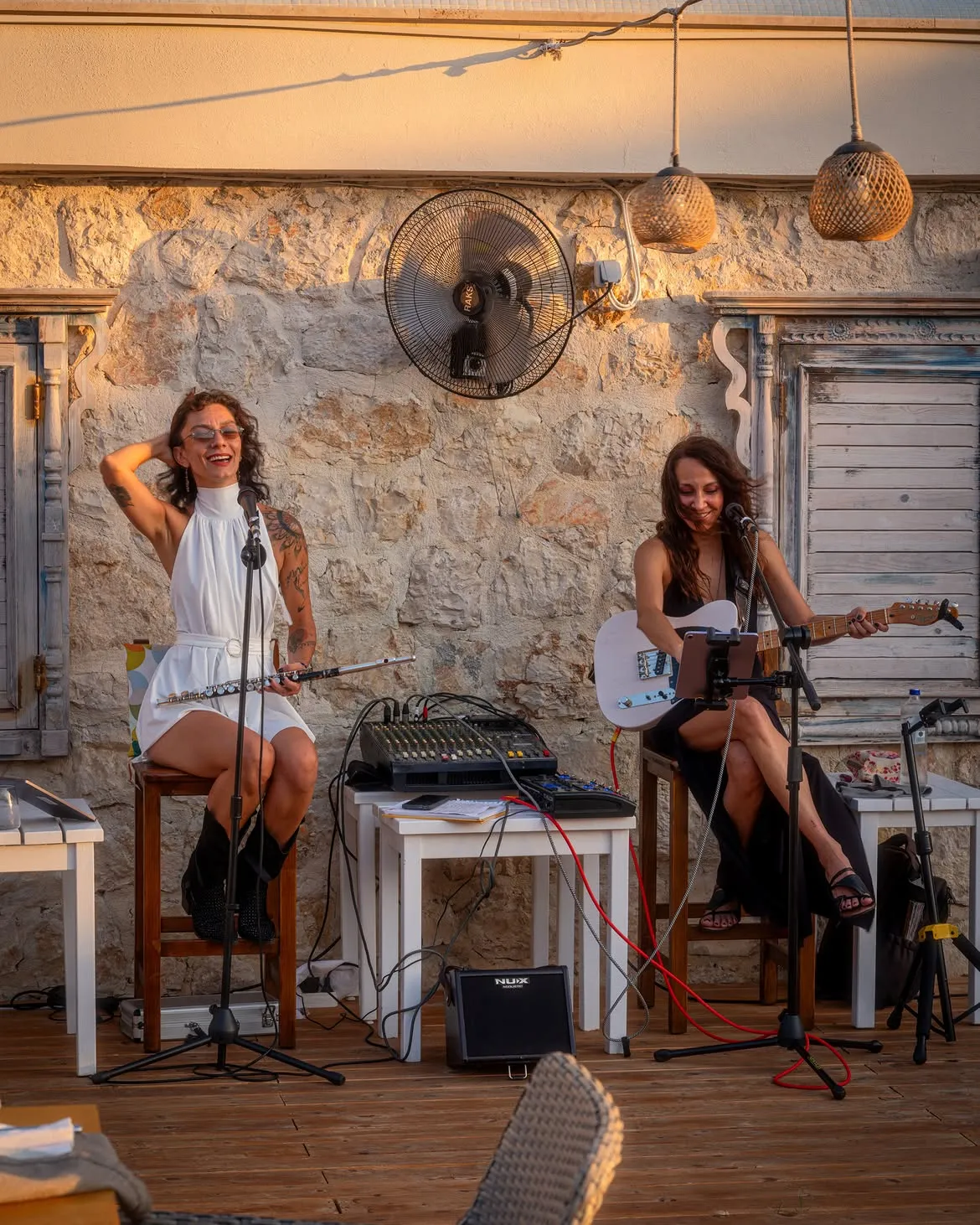 Otelde canlı müzik dinletisi