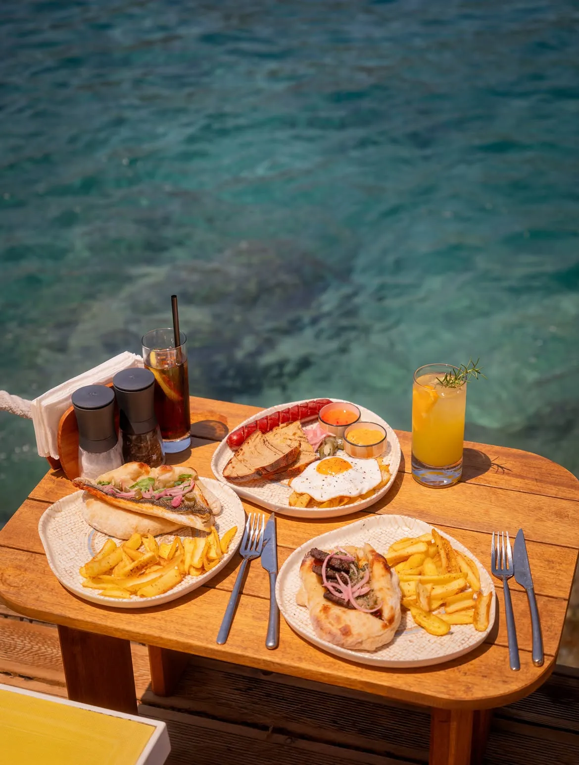 Beach’te snack menü ve soğuk içecekler
